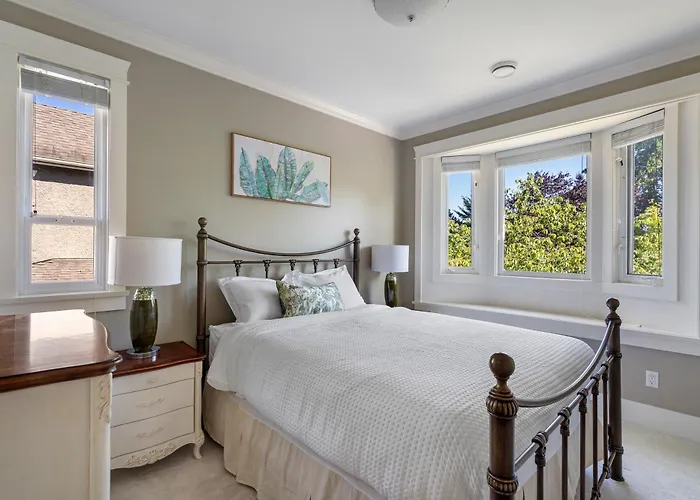 Luxurious Multi-Family Home in Vancouver West, 10 Mins Downtown
