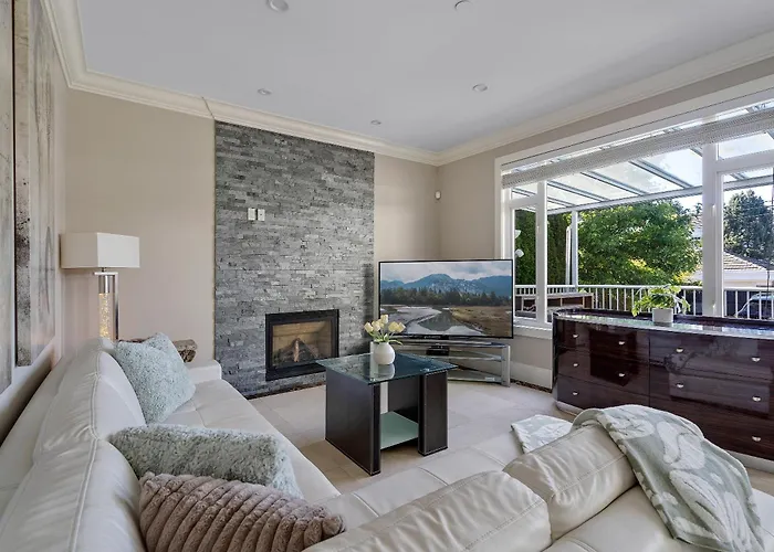 Luxurious Multi-Family Home In Vancouver West, 10 Mins Downtown