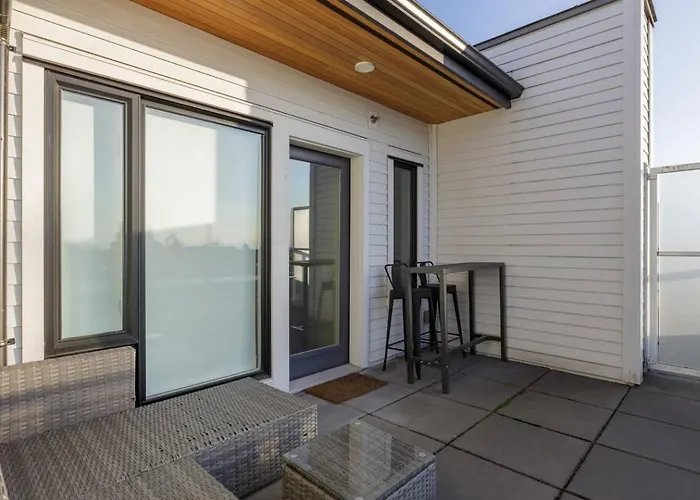 Luxury Home Near Dt And Yvr W 2 Indoor Parking