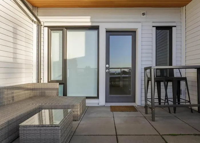 Luxury Home Near Dt And Yvr W 2 Indoor Parking
