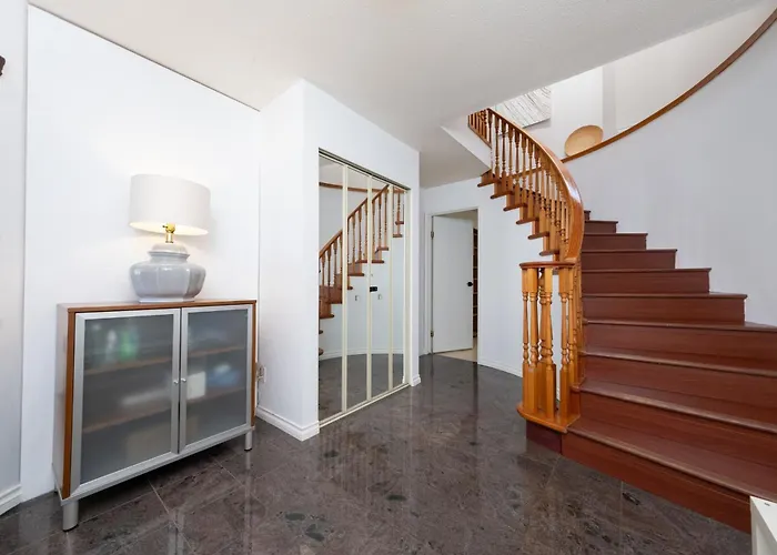 3Br Near Commercial Dr 10 Min To Downtown