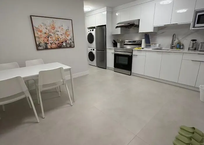 Modern Vancouver 2Br Suite Full Kitchen & Laundry