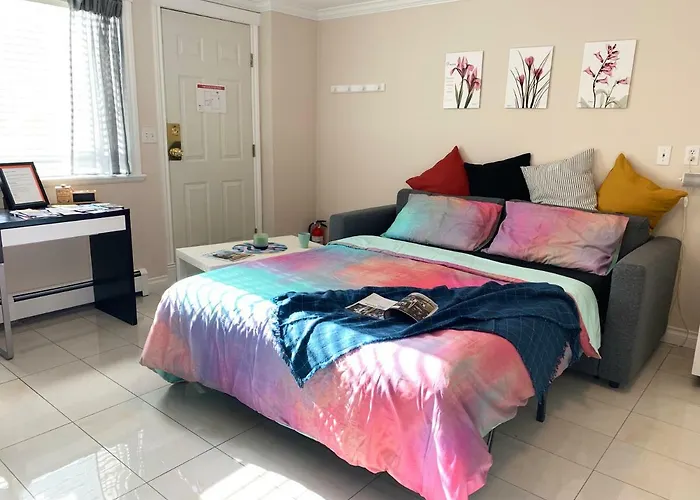 Entire Private Suite - 5 Min Walk To Skytrain, Free Parking, 15 Mins To Downtown