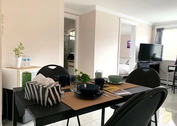 Entire Private Suite - 5 Min Walk To Skytrain, Free Parking, 15 Mins To Downtown
